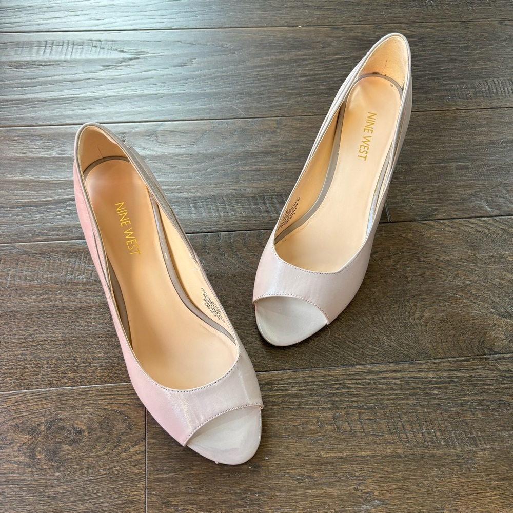 Nine West Size 7.5 Silver Leather Open Toed 3 Inch Heels